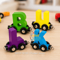 Tren magnetic alfabet A-Z din lemn — joc de conectare