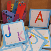 Puzzle Montessori din lemn cu litere și forme