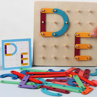 Puzzle Montessori din lemn cu litere și forme